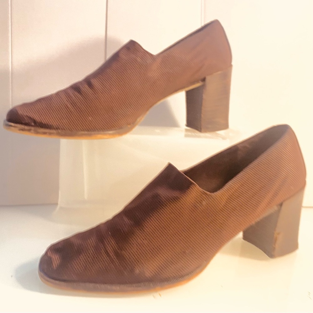 Donald J Pliner Sz 8.5M Dark Brown slip on stretchy block heel comfy pumps